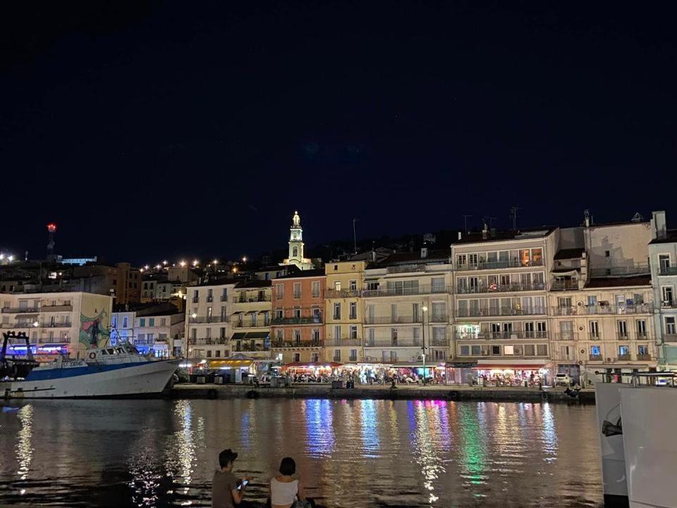 Appartement Spacieux Avec Parking Gratuit Sète Exteriör bild